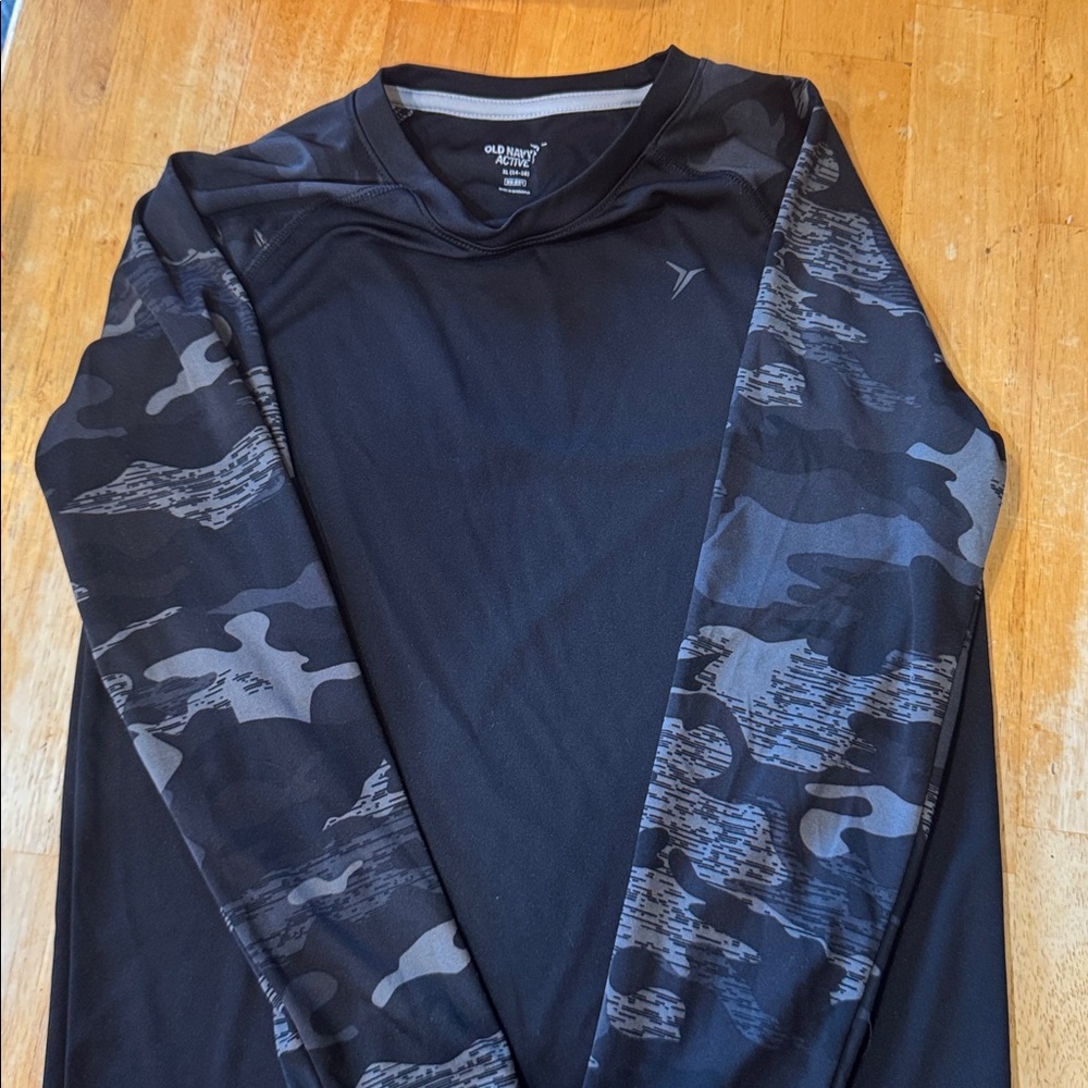 Old Navy Active tee long sleeve boys xl 14/16 Go Dry